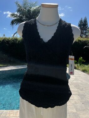 Leo & Nicole Black Lace style sleeveless Size small NWT